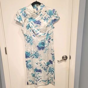 Traditional Chinese dress - cheongsam 